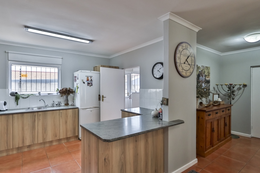 To Let 3 Bedroom Property for Rent in Somerset Ridge Western Cape